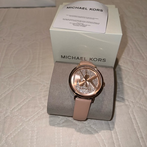 Michaels Kors watch - Picture 1 of 4